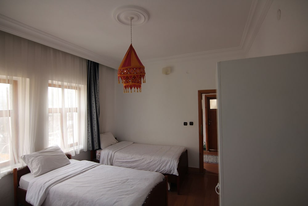 Standard Twin Room, 2 Twin Beds photo 3
