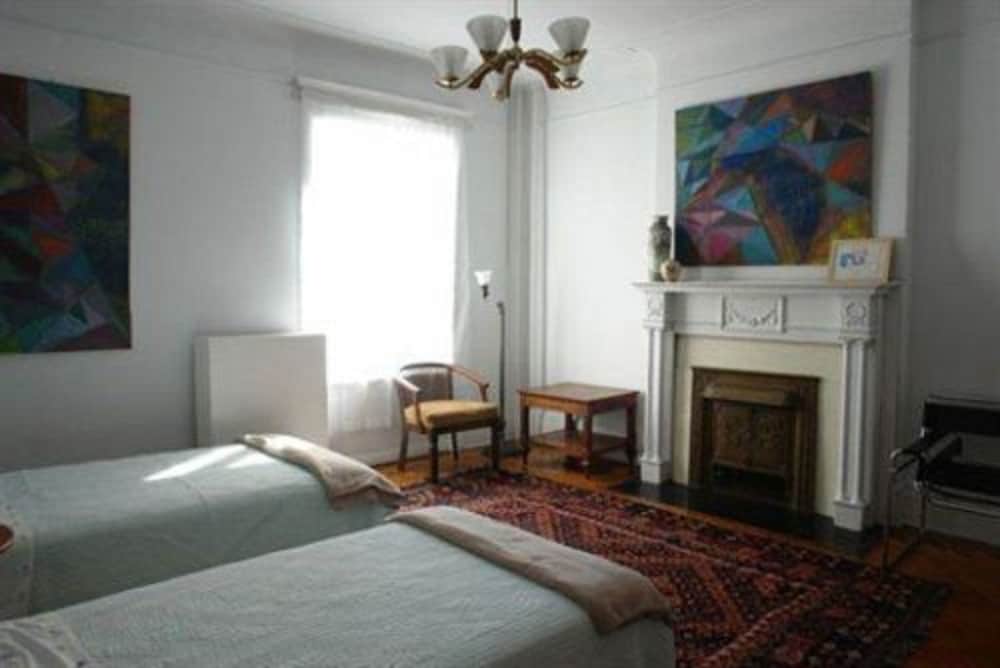 Classic Suite, 1 Queen Bed photo 3