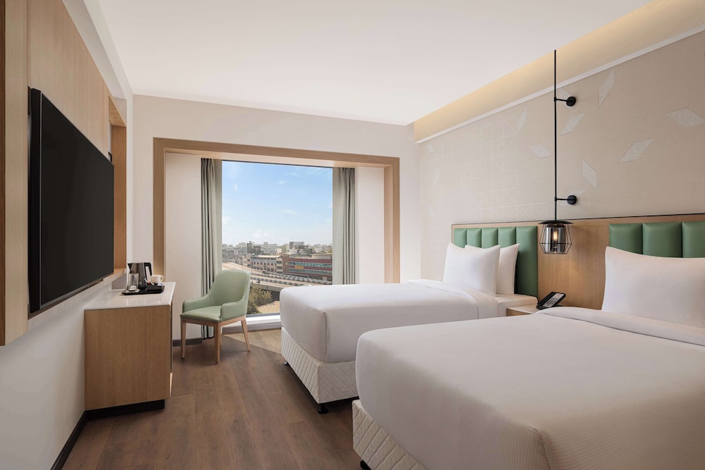 Twin guest room city view - Photo 1