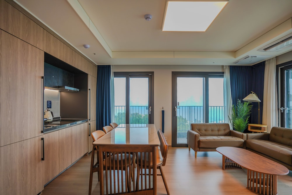 Room, 2 Bedrooms, 2 Bathrooms, Sea View (Self Check-in) photo 1