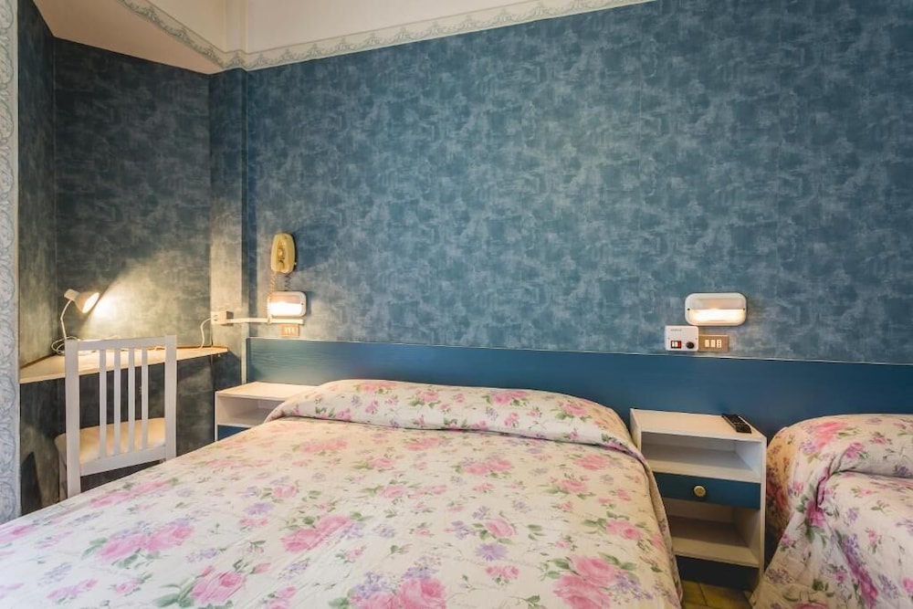 Standard Room, Multiple Beds photo 2