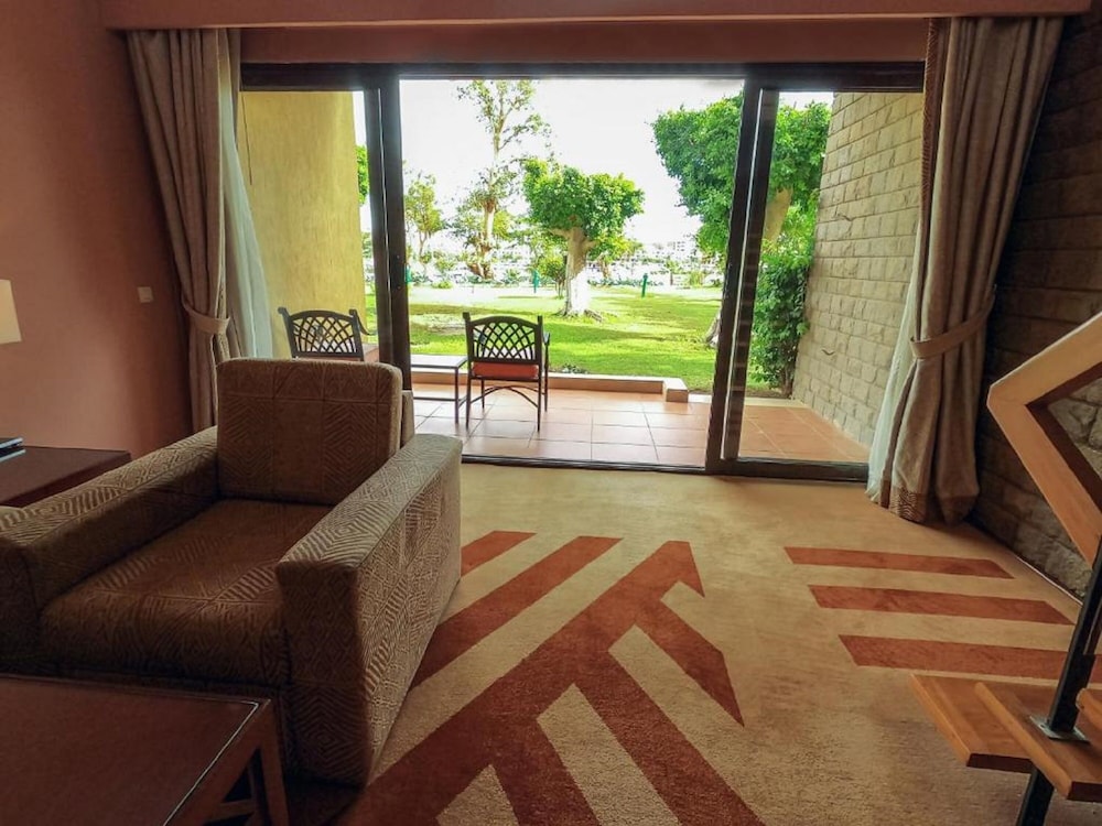 Suite, 1 Twin Bed, Garden View