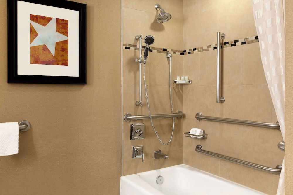 Suite, 2 Queen Beds, Accessible, Bathtub - Photo 4
