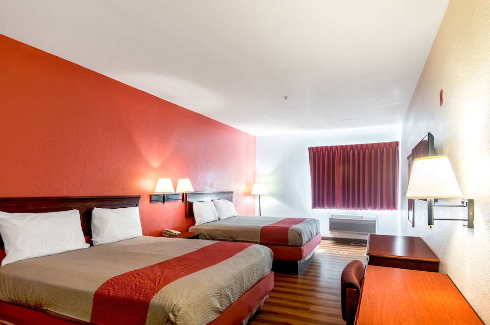 Standard Room, 2 Queen Beds, Smoking - Photo 1