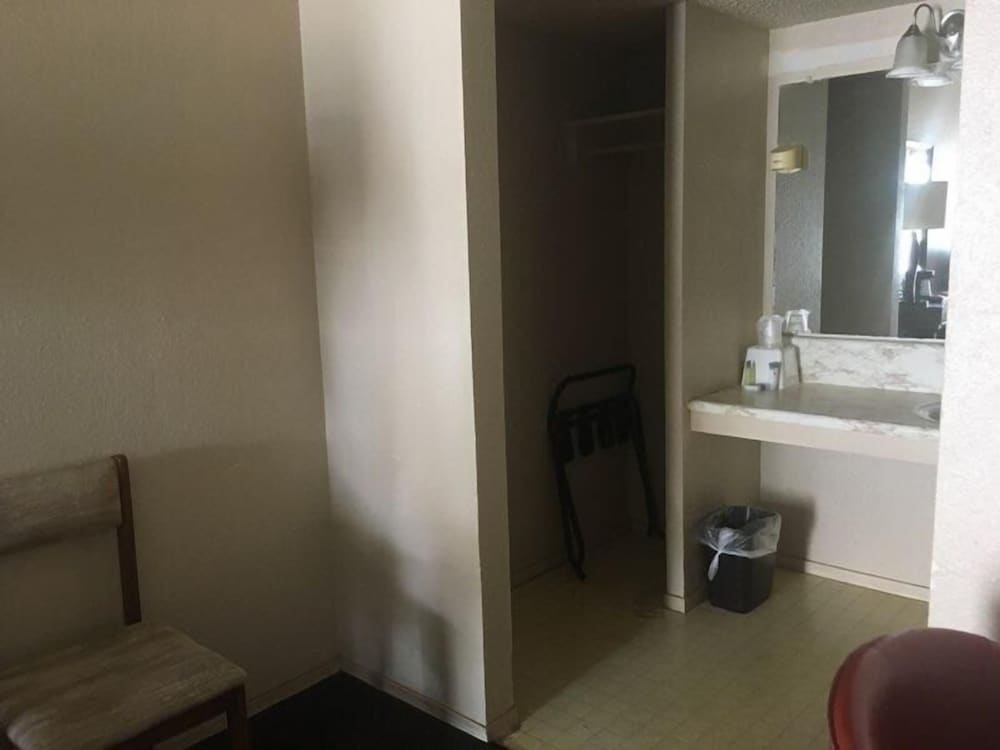 Standard Room, 2 Double Beds, Non Smoking photo 3