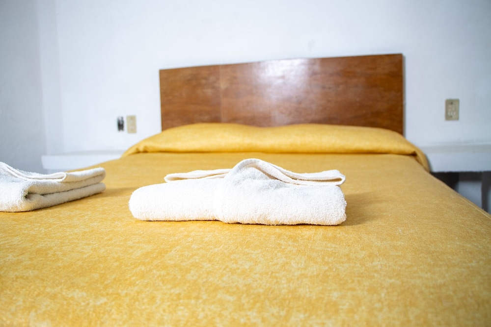Basic Room, 1 Double Bed, Ensuite photo 2