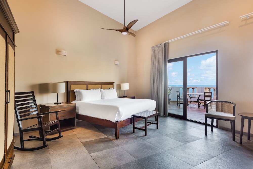 Deluxe Room, 1 King Bed, Ocean View