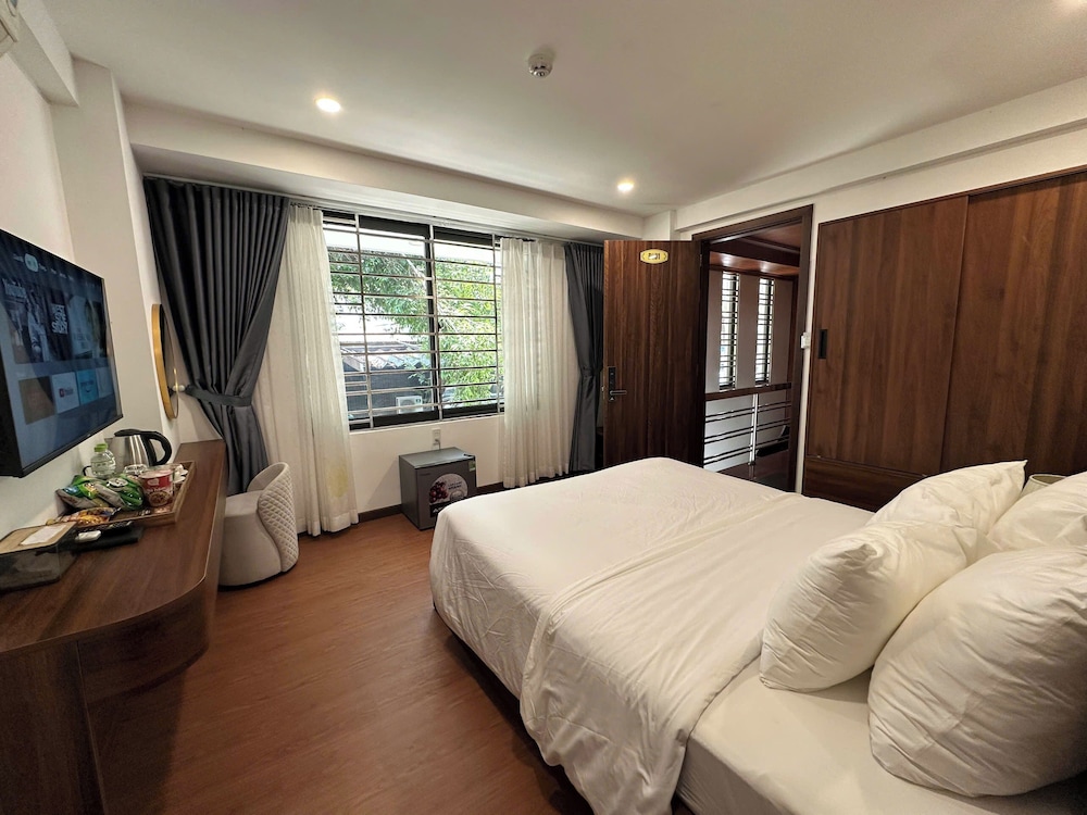 Basic Double Room Single Use, Balcony, Courtyard View photo 3