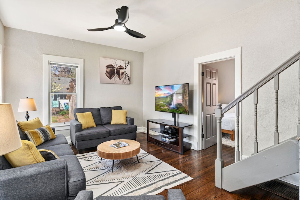 House, Multiple Beds, Patio, Garden View (216 W. Myrtle St.) photo 1