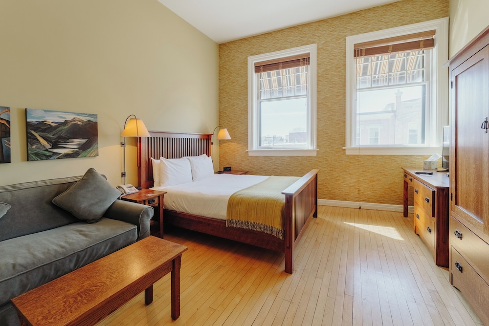 Deluxe Room, 1 Queen Bed with Sofa bed photo 2
