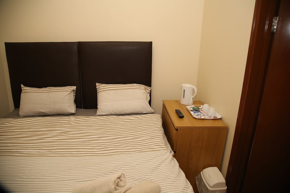 Deluxe Twin Room, Ensuite photo 3