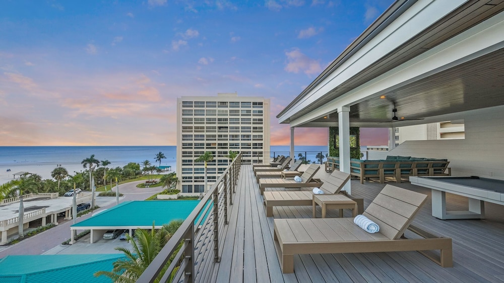 Over the Top in Siesta Key, Billede 2