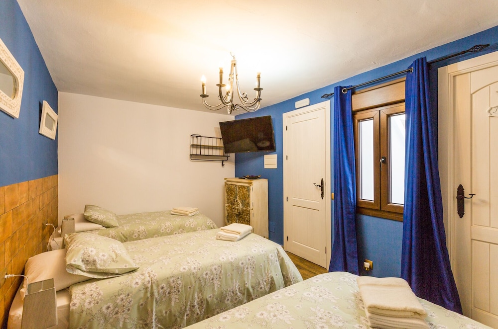 Family Triple Room, Private Bathroom, Courtyard View (una gran ducha)