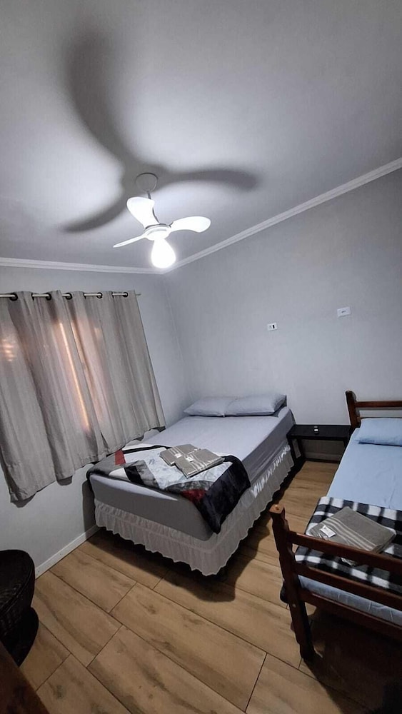 Room (2) photo 2