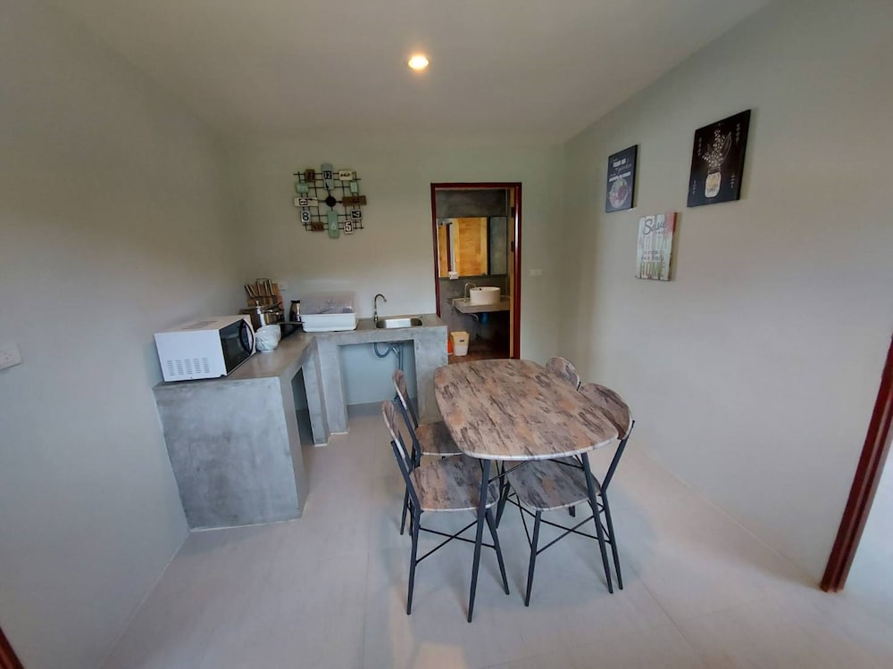 2 Bedroom House - Photo 19