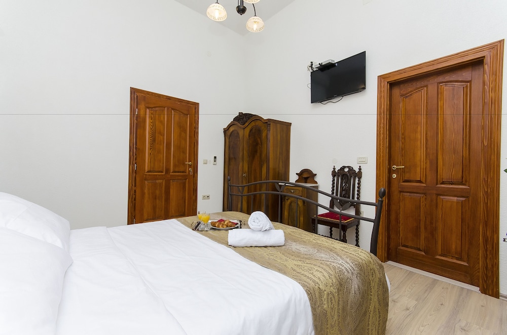 Standard Double Room - Photo 4