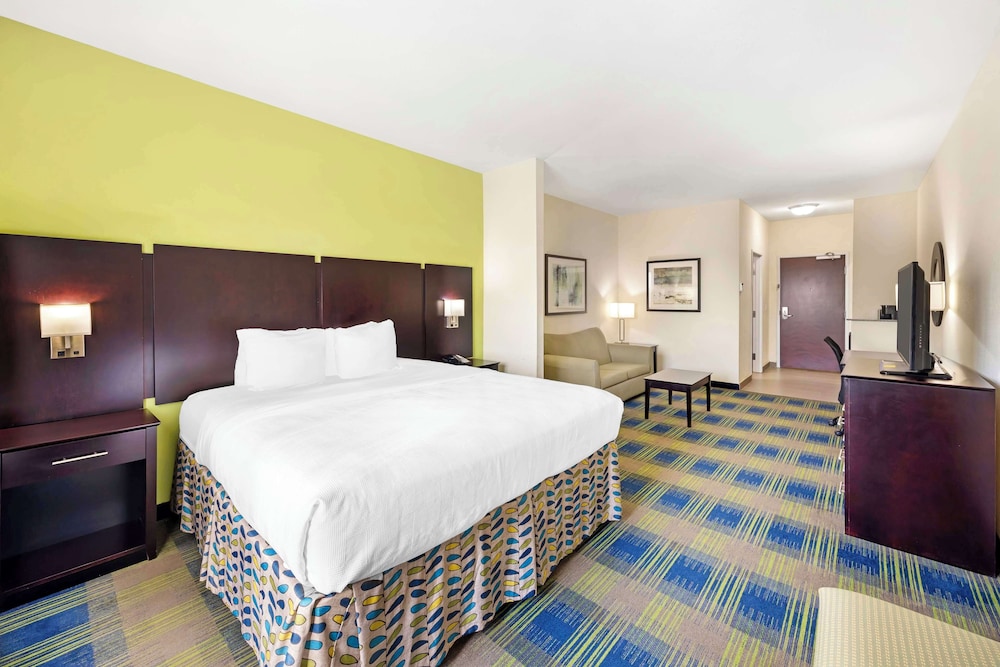 Suite, Multiple Beds, Non Smoking, Refrigerator & Microwave (with Sofabed) photo 1