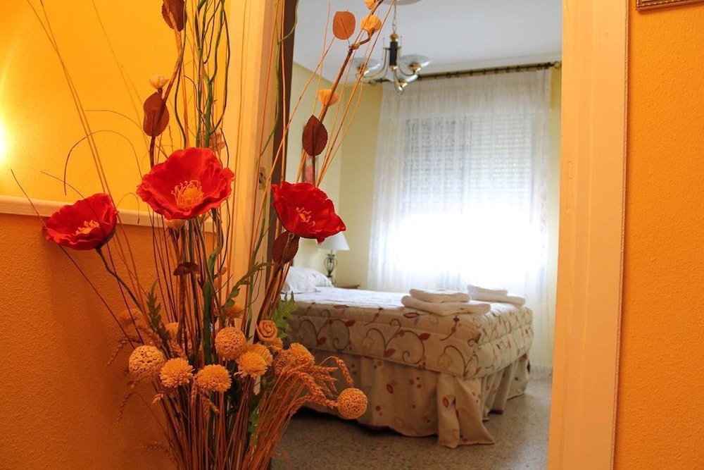 House, 3 Bedrooms photo 2