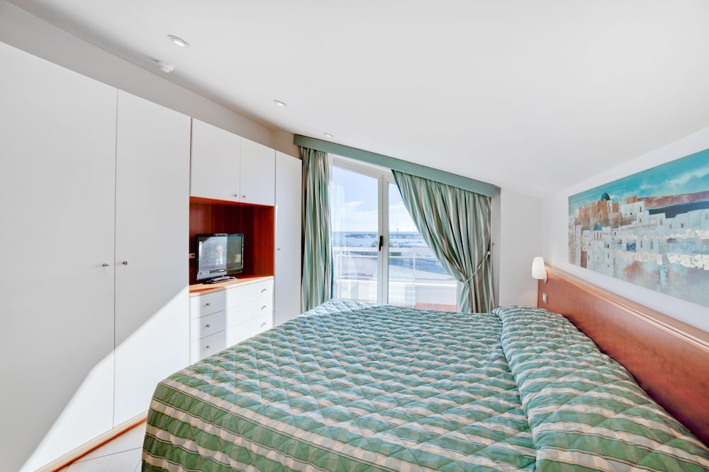 Superior Apartment, 2 Bedrooms, Kitchenette, Ocean View photo 3