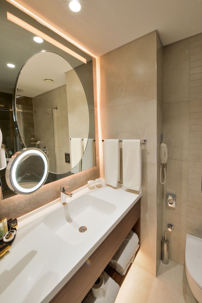 Deluxe Double or Twin Room - Photo 12