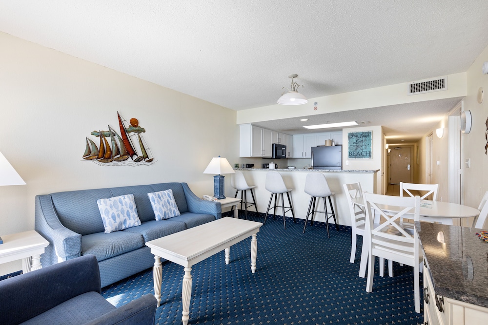 Condo, 2 Bedrooms (Oceanfront) photo 2