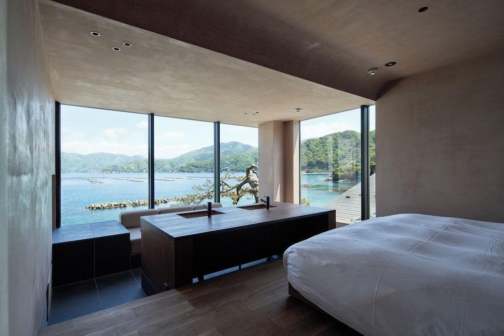 Deluxe Suite, Non Smoking (301)