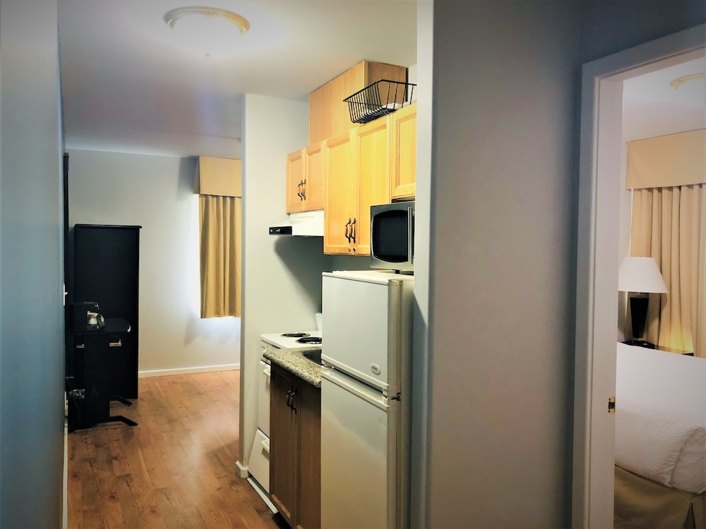 Suite, 1 Bedroom, 1 Queen Bed, Non Smoking, Kitchenette photo 2