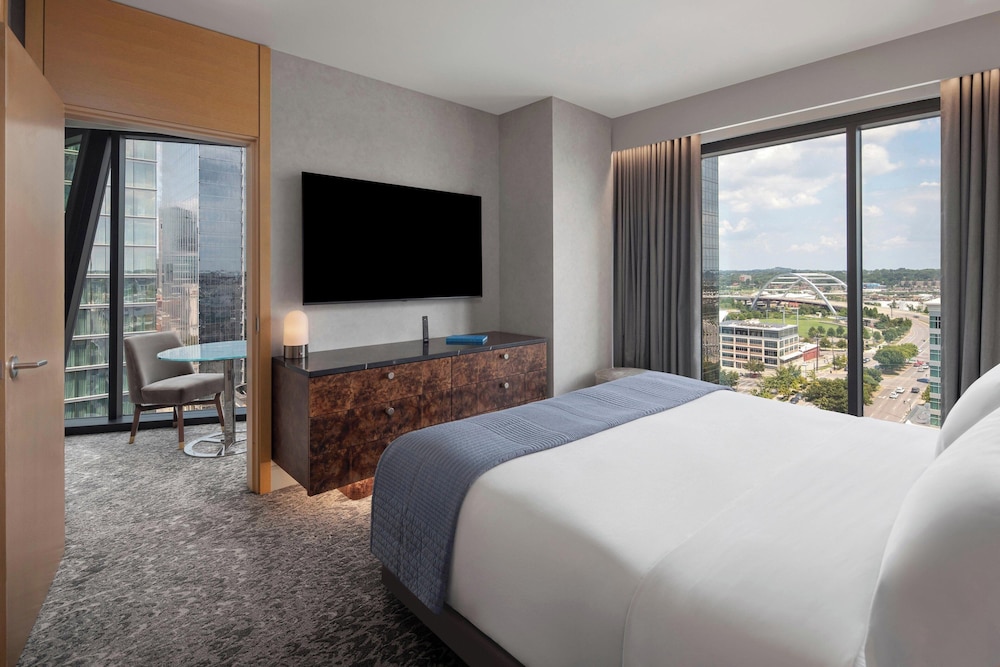 Suite, 1 Bedroom, City View (Corner) - Photo 9