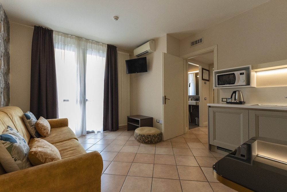 Classic Suite, 1 King Bed with Sofa bed - Photo 2
