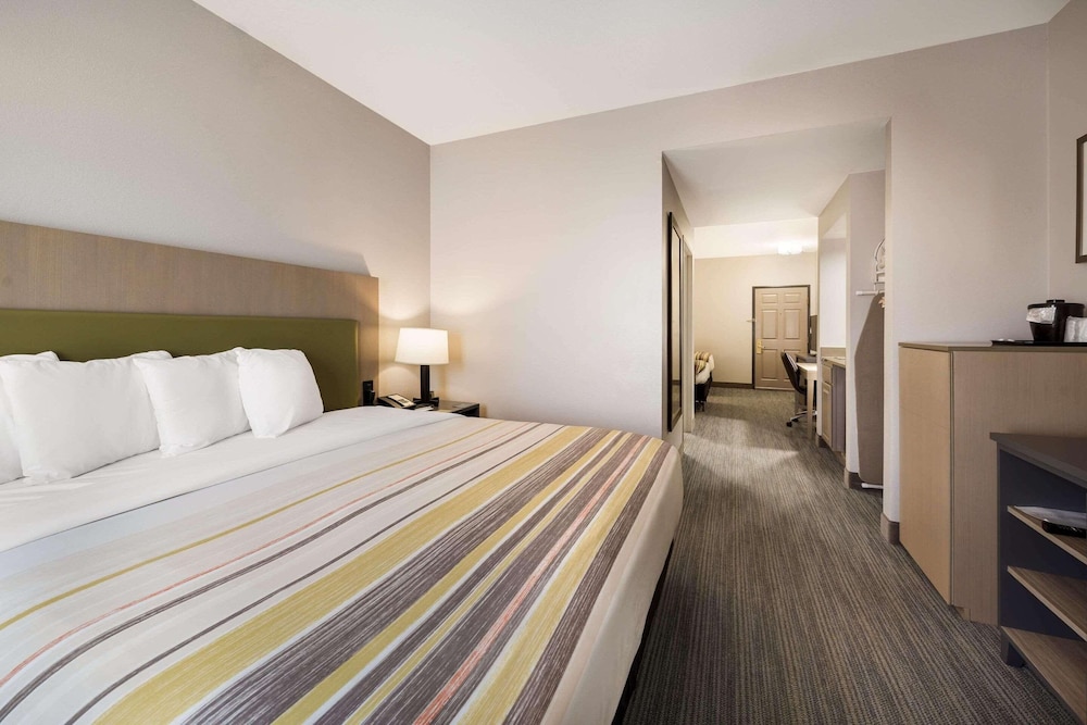 Suite, Multiple Beds, Non Smoking - Photo 3
