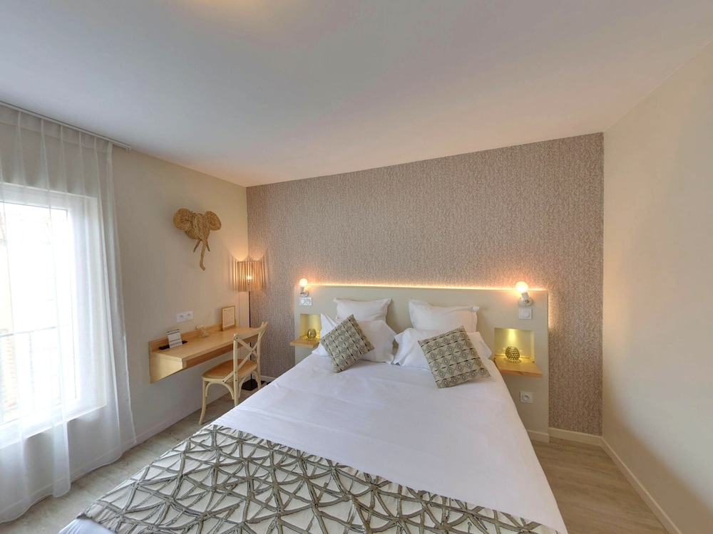 Deluxe Double Room, City View - Photo 28
