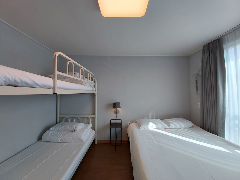Family Triple Room, Multiple Beds, Non Smoking, River View photo 1
