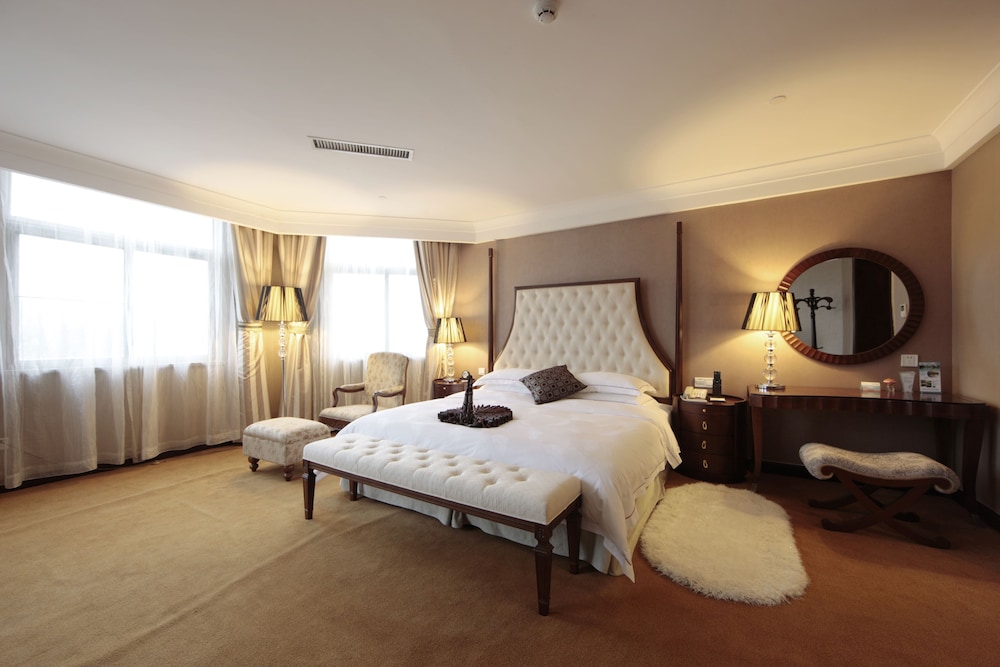 Deluxe Suite photo 1