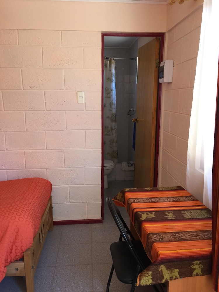 Standard Twin Room, 2 Twin Beds, Private Bathroom photo 2