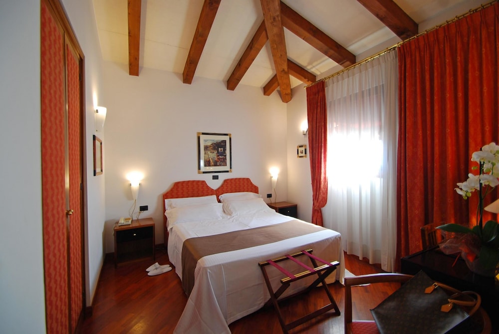 Standard Double Room - Photo 1