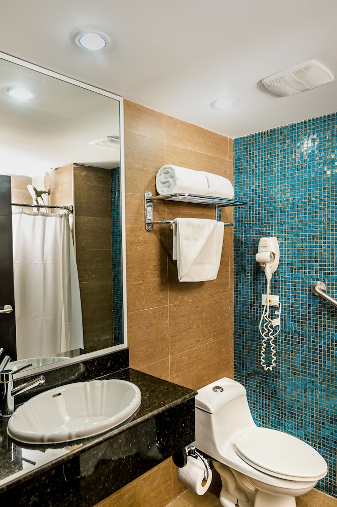 Room, 2 Double Beds, Pool Access, Pool View - Photo 8