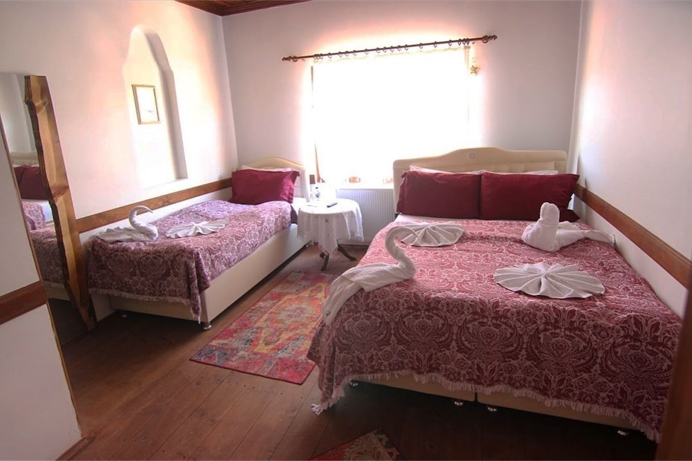 Standard Triple Room - Photo 8