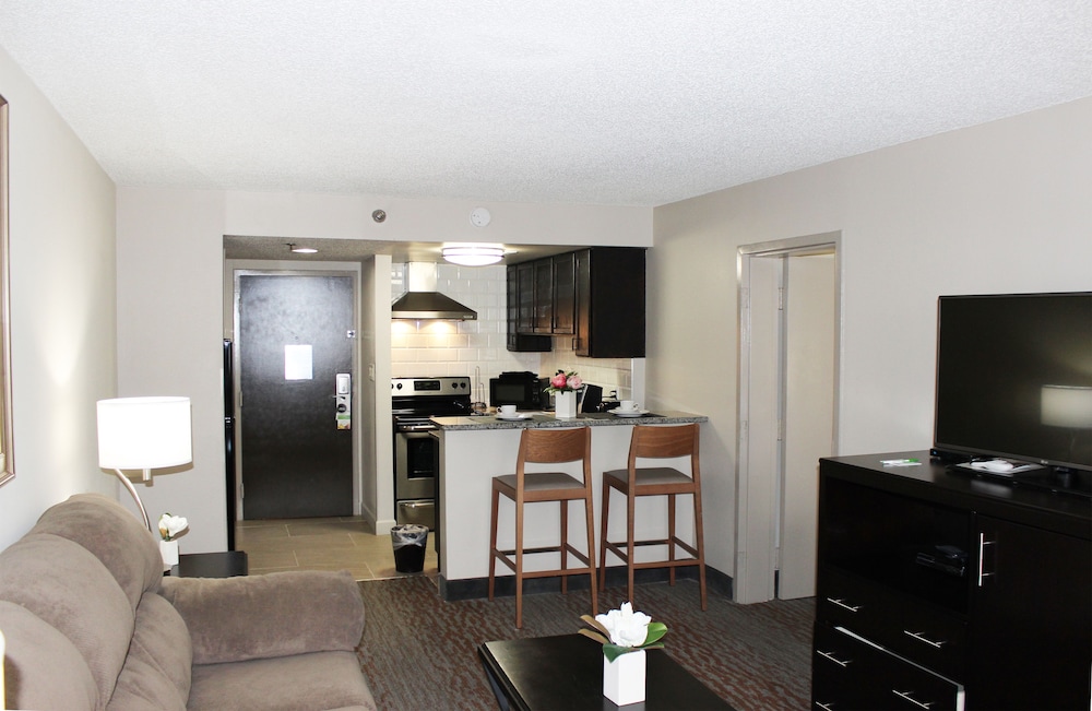 Suite, 1 Bedroom, Kitchen - Photo 1