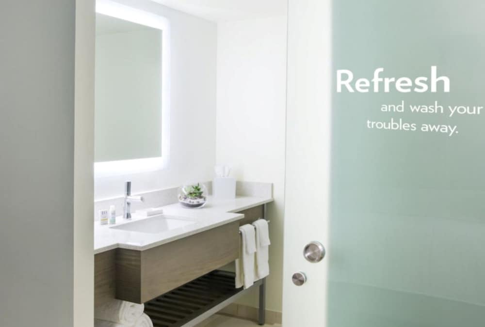 Standard Room, 2 Double Beds, Accessible Bathtub (Communications) - Photo 8