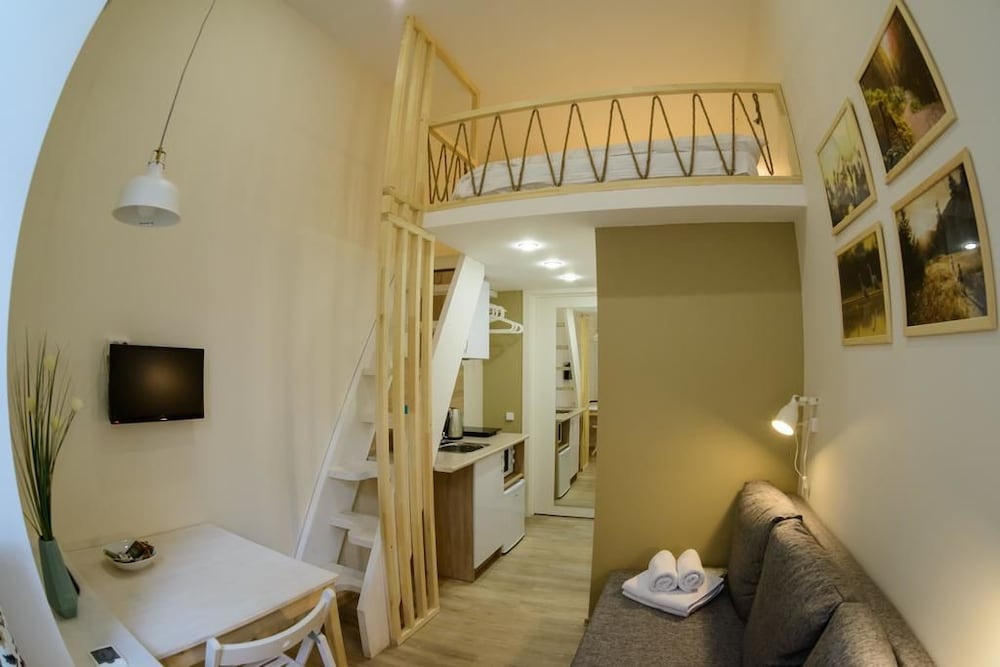 Apartment (Split Level) photo 1