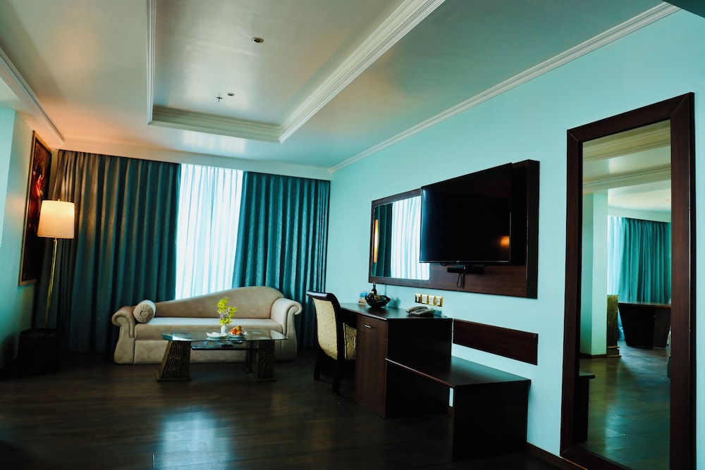 Honeymoon Room - Photo 10