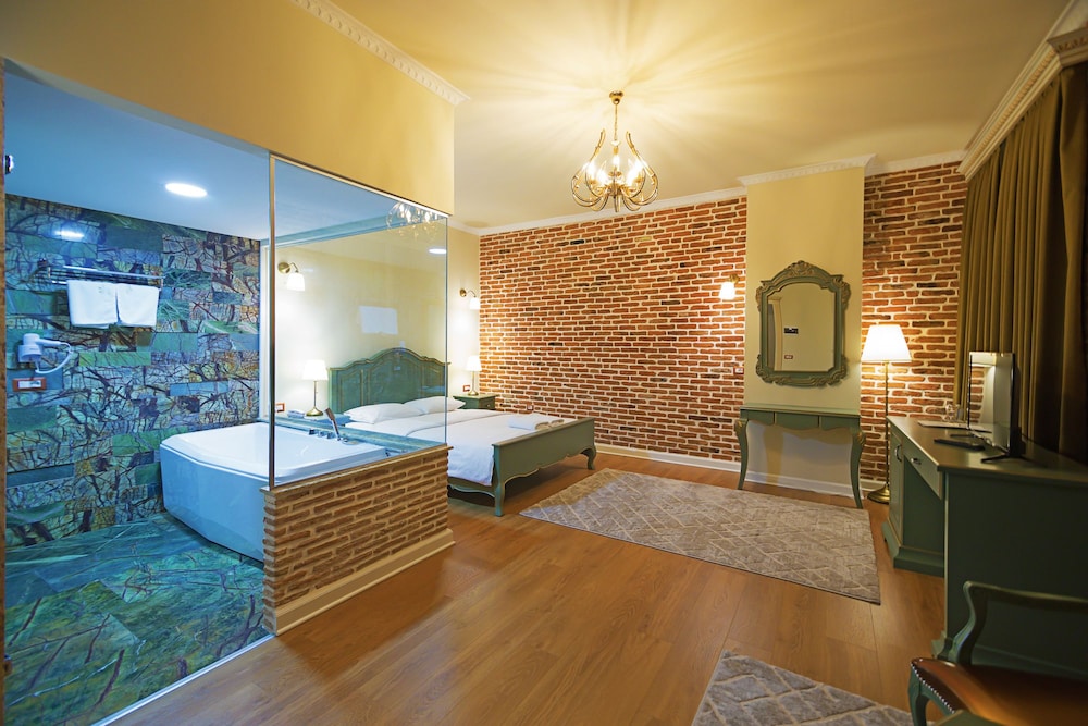 Classic Suite, 1 Double Bed, City View photo 3