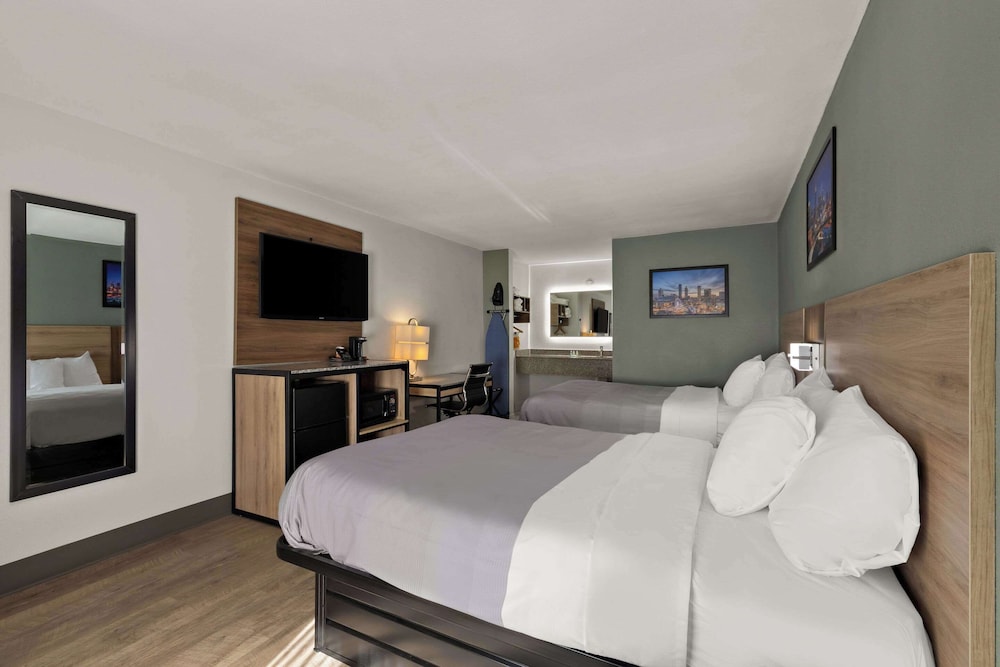 Standard Room, 2 Double Beds, Non Smoking photo 3