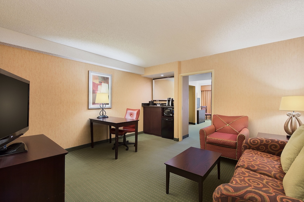 Executive Suite, 1 King Bed with Sofa bed photo 1