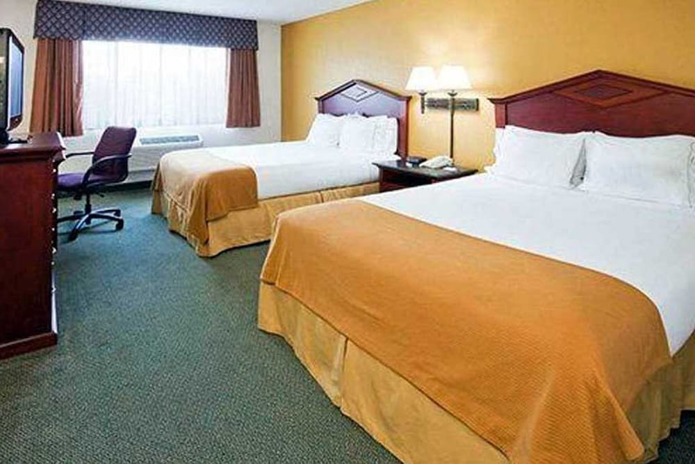Comfort Room, 2 Queen Beds, Non Smoking - Photo 4