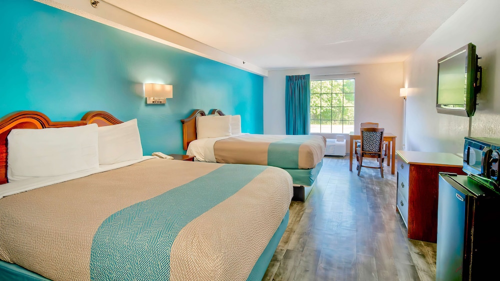 Deluxe Room, 2 Queen Beds, Non Smoking, Refrigerator & Microwave - Photo 1