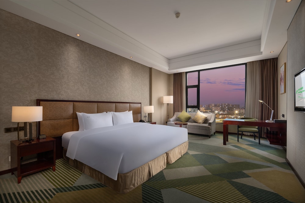 Premium Room, Multiple Beds - Photo 1