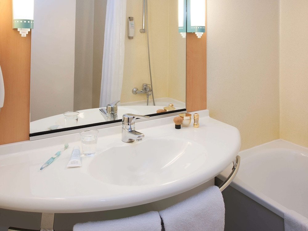 Standard Double Room, 1 Double Bed with Sofa bed - Photo 4