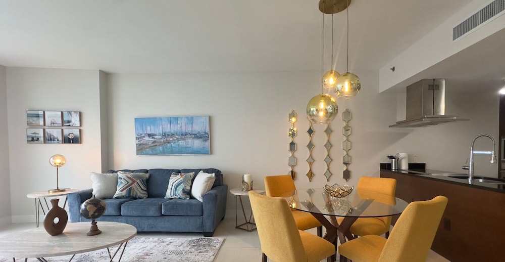 Boutique Apart, 1 King & Sofa Bed, Sauna, River/City Views, Balcony4207 thumbnail 6