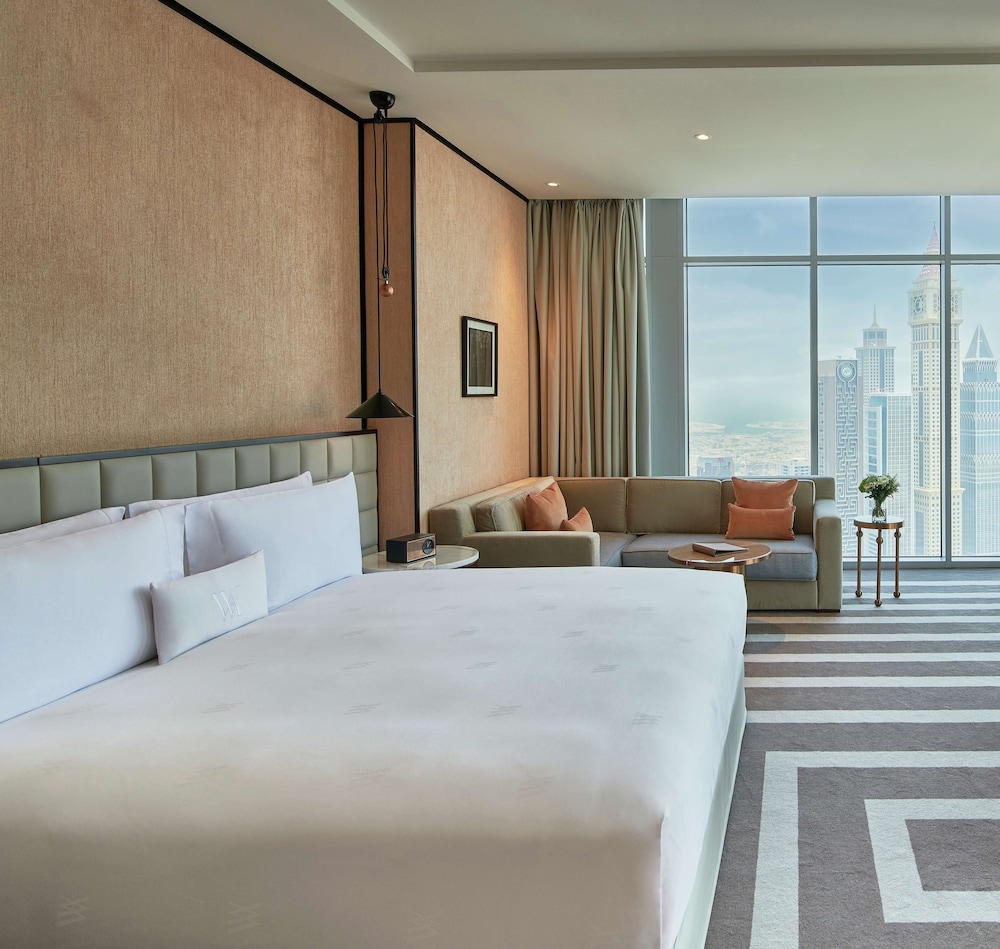 Room, 1 King Bed, Corner (Skyline View)